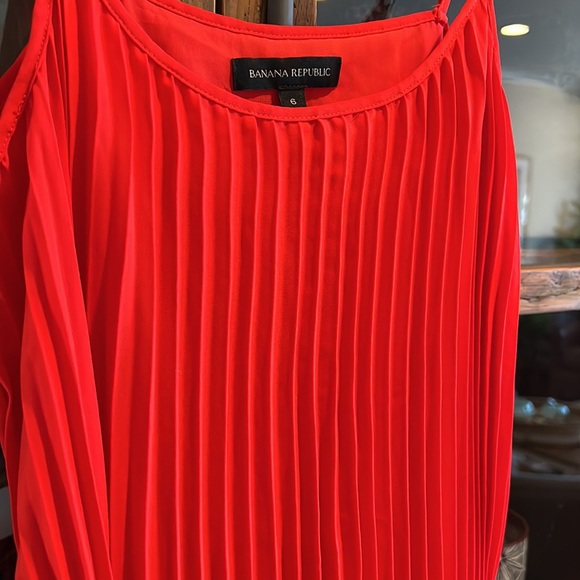 New without tags, Banana Republic size 6 tomato red pleated maxi dress. - Picture 5 of 9